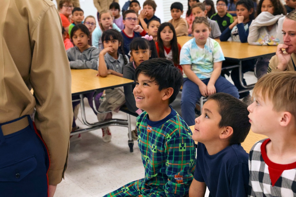 VMFA-214 visits Desert Mesa Elementary School