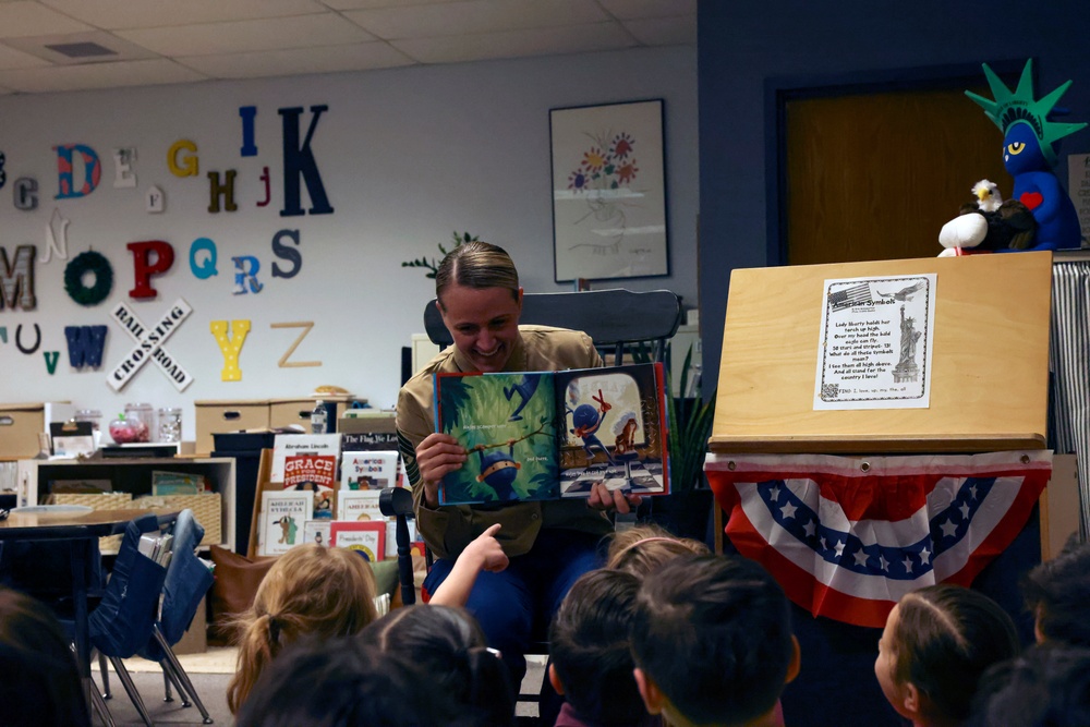 VMFA-214 visits Desert Mesa Elementary School