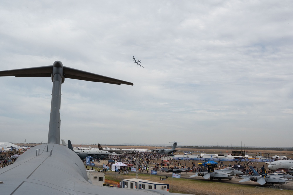 US brings airpower, community to Australia airshow