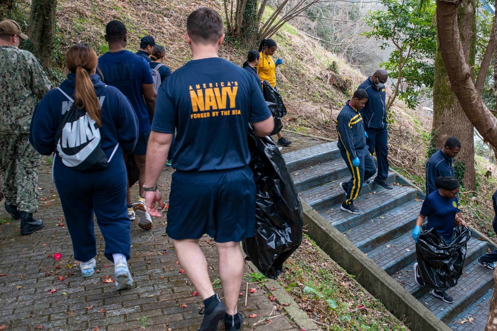 CFAS Personnel Conducts a Cleanup in Saikai City