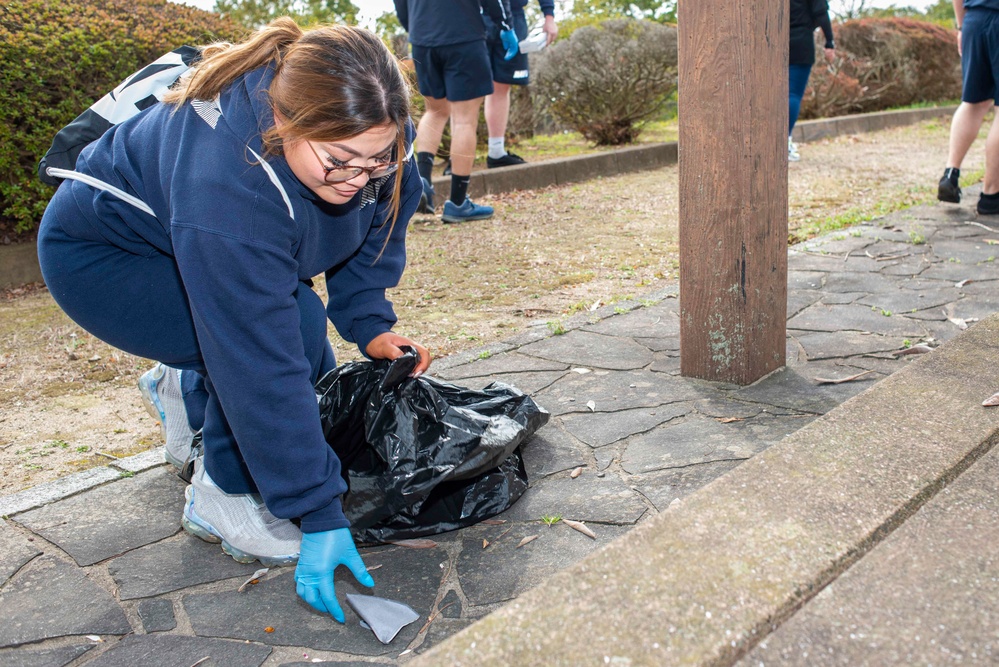 CFAS Personnel Conducts a Cleanup in Saikai City