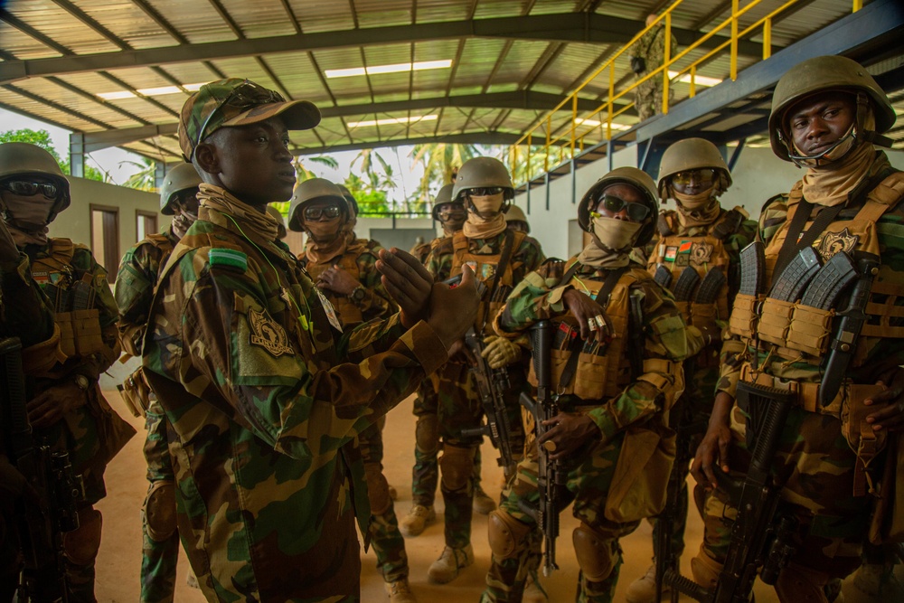 Nigerien Soldiers conduct movement drills -Flintlock 2023