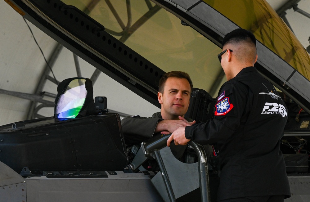 F-22 Demo Team: Practicing excellence