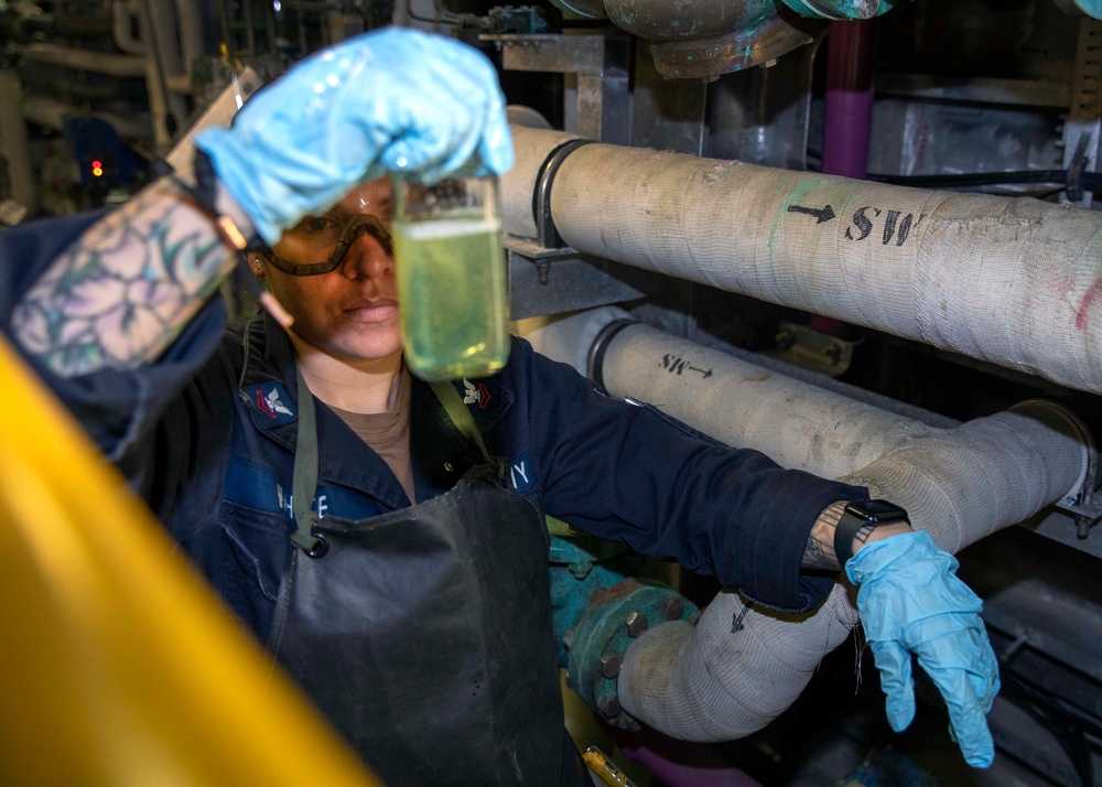 USS Charleston conducts engineering maintenance in the Bay of Bengal