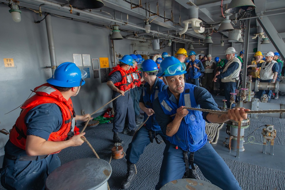 DVIDS - Images - Refueling-at-Sea [Image 4 of 4]