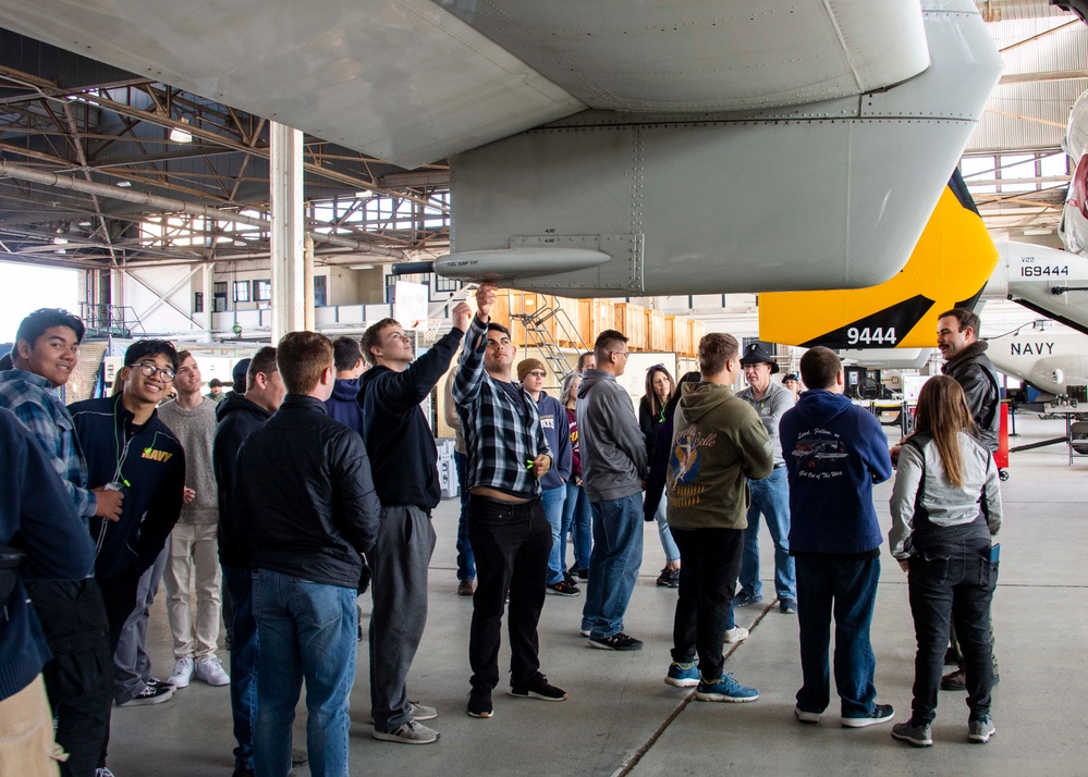 Cactus High School AFJROTC visit VRM-30