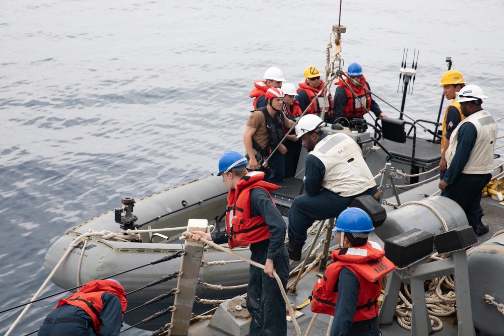 USS Farragut Conducts Small Boat Ops