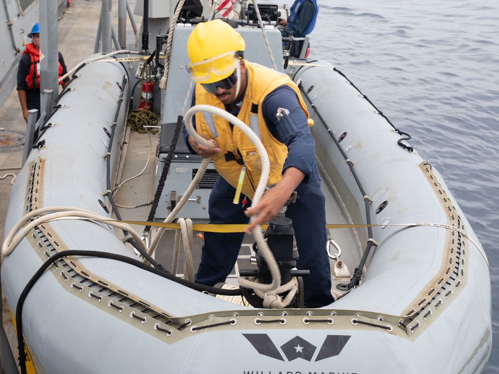 USS Farragut Conducts Small Boat Ops