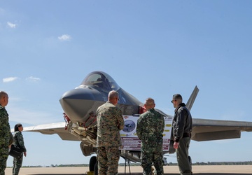 Commandant of the Philippine Marine Corps visits MCAS Miramar