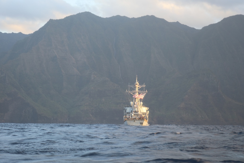 BARRY Underway Near Na Pali Coast