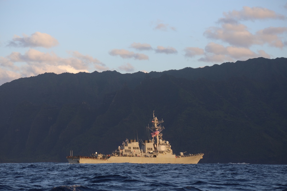 BARRY Underway Near Na Pali Coast