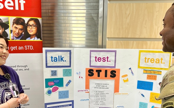 Northwestern State University Students Talk about STIs with Soldiers