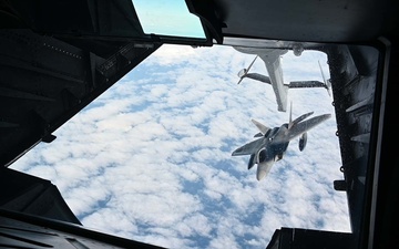KC-10 Extender fuels way to Pacific