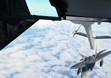 KC-10 Extender fuels way to Pacific