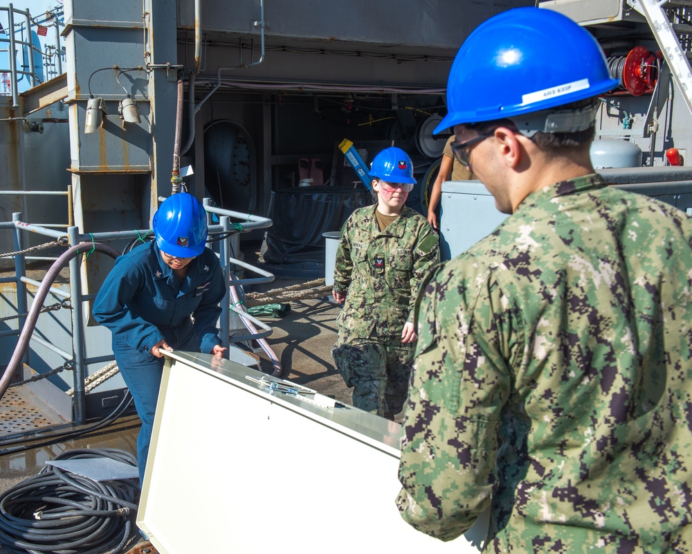 USS Ronald Reagan (CVN 76) Sailors conduct berthing maintenance