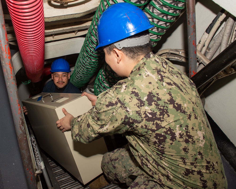 USS Ronald Reagan (CVN 76) Sailors conduct berthing maintenance