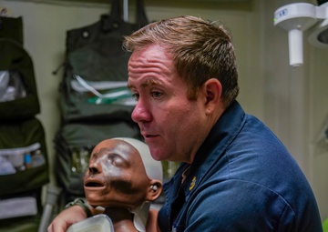 USS OAKLAND CONDUCTS BASIC LIFE SAVING TRAINING