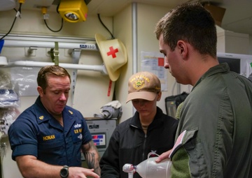 USS OAKLAND CONDUCTS BASIC LIFE SAVING TRAINING