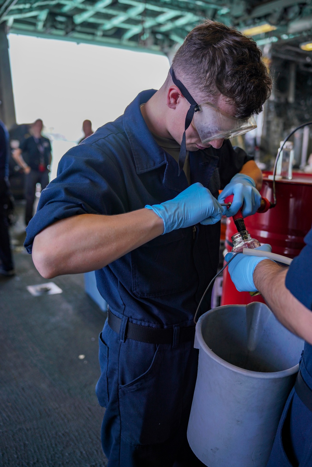 SAILORS OPERATE THE MOBICON ABOARD USS OAKLAND