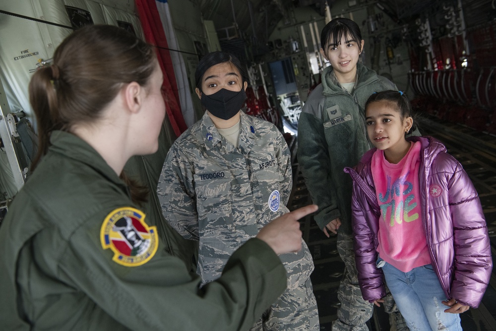 Female aviators honored during US, Japan ‘Fly Girls’ event