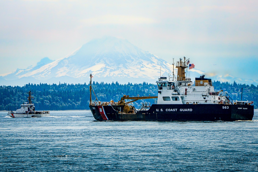 Coast Guard Cutter Henry Blake Participates in Seattle Parade of Ships 2022