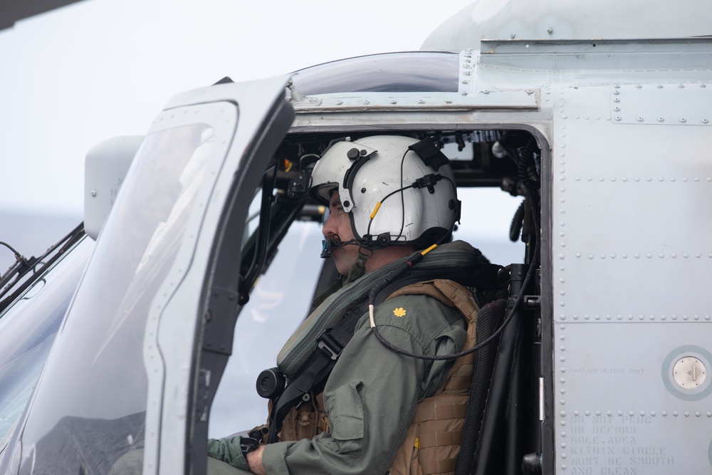 USS Farragut Conducts Flight Ops