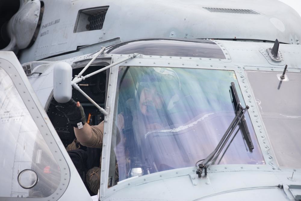 USS Farragut Conducts Flight Ops