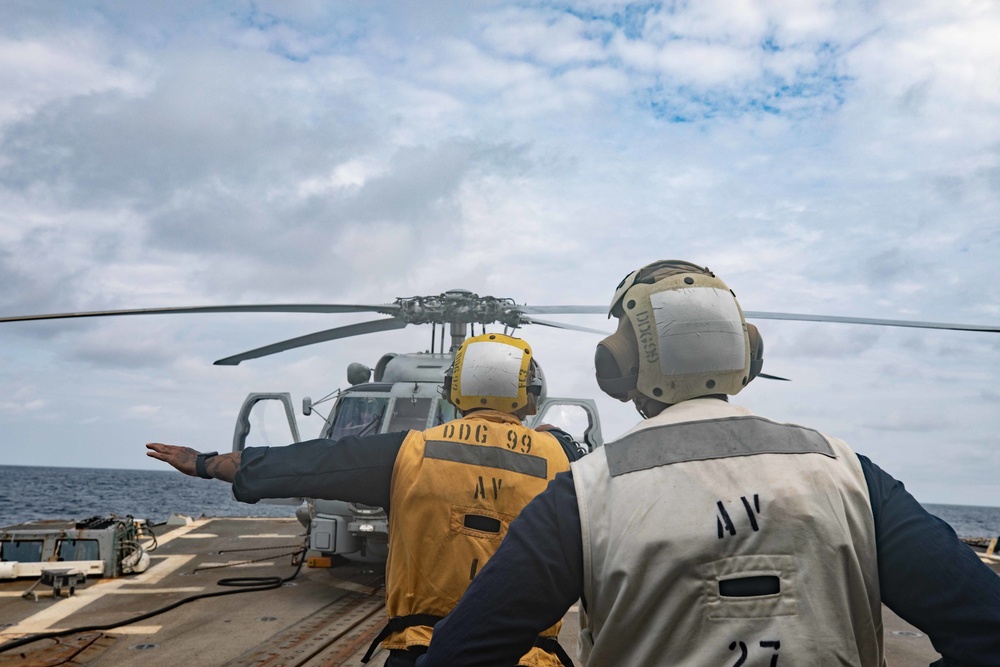 USS Farragut Conducts Flight Ops