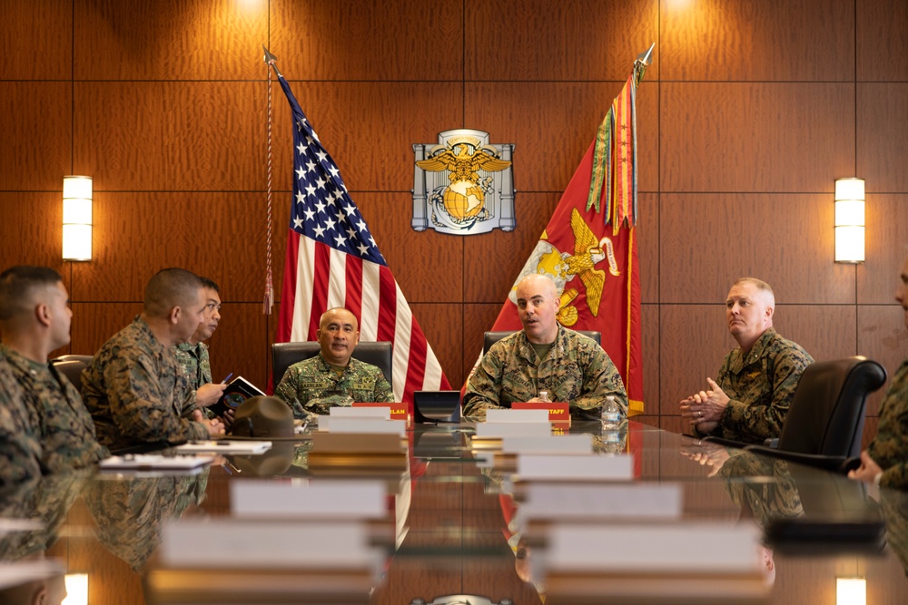 Commandant Of the Philippine Marine Corps Visits MCRD San Diego