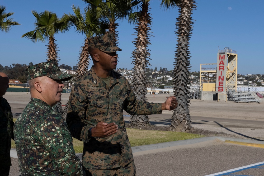 Commandant Of the Philippine Marine Corps Visits MCRD San Diego