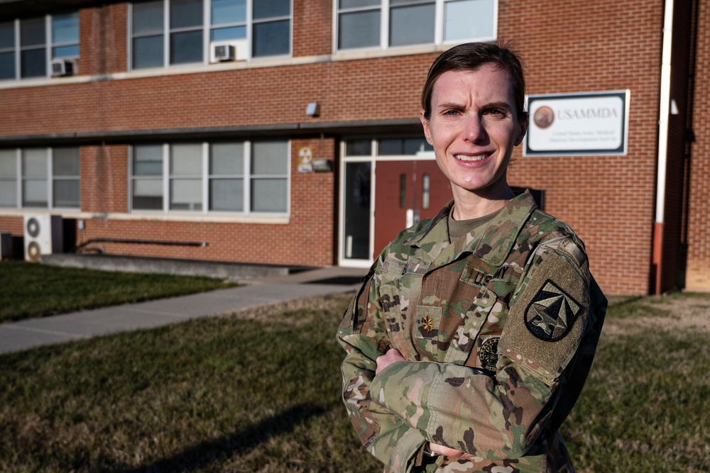 USAMMDA Pharmacist Excels as Warfighter Brain Health Product Manager, Mom and Leader