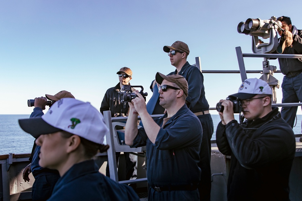 USS McFaul Participates in Counter-Unmanned Survace Vehicle Drill, Man's Viper Team