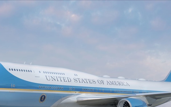 President Selects New Paint Design for Next Air Force One