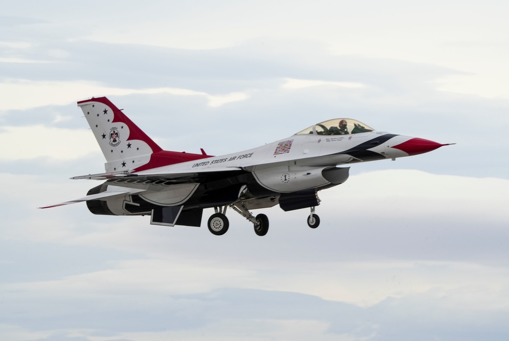 Thunderbirds practice at Nellis