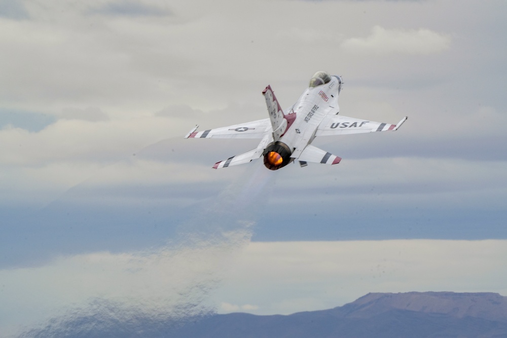 Thunderbirds practice at Nellis