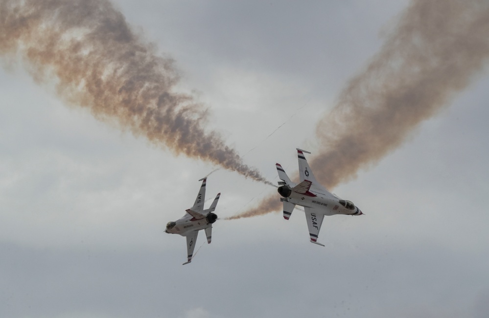 Thunderbirds practice at Nellis