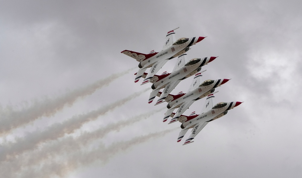 Thunderbirds practice at Nellis