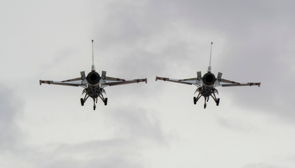 Thunderbirds practice at Nellis