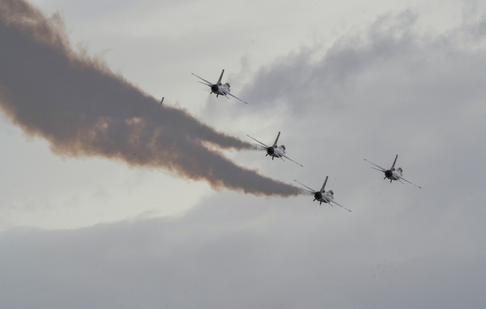 Thunderbirds practice at Nellis