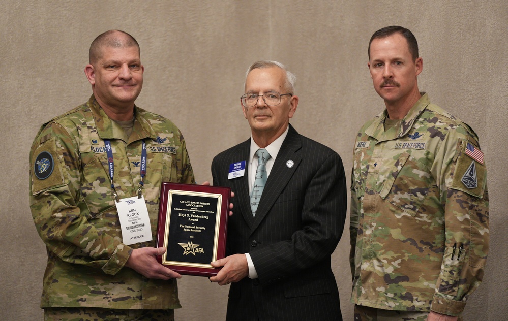 Air &amp; Space Forces Association presents NSSI with prestigious Vandenberg Award