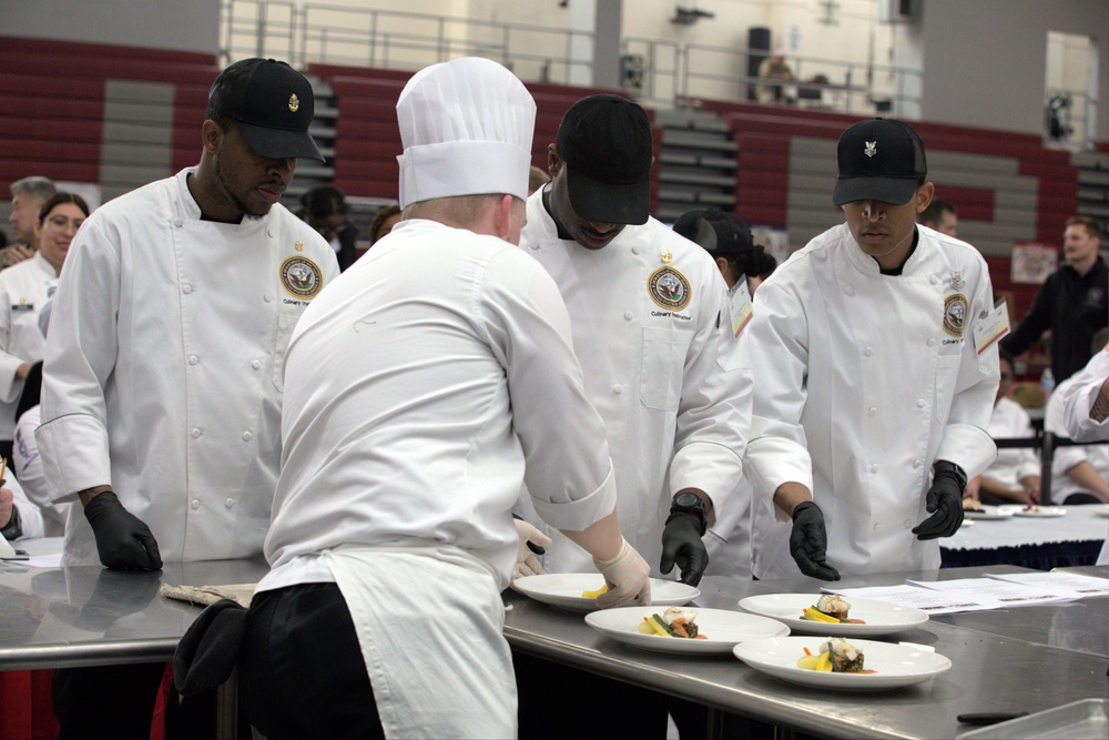 Food Runners Grab Dishes