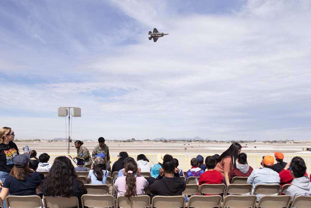 Crane Elementary visits Yuma Children’s Expo as part of airshow