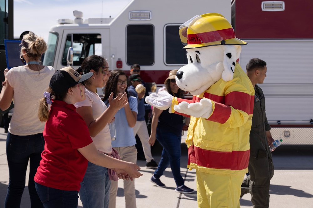 Crane Elementary visits Yuma Children’s Expo as part of airshow