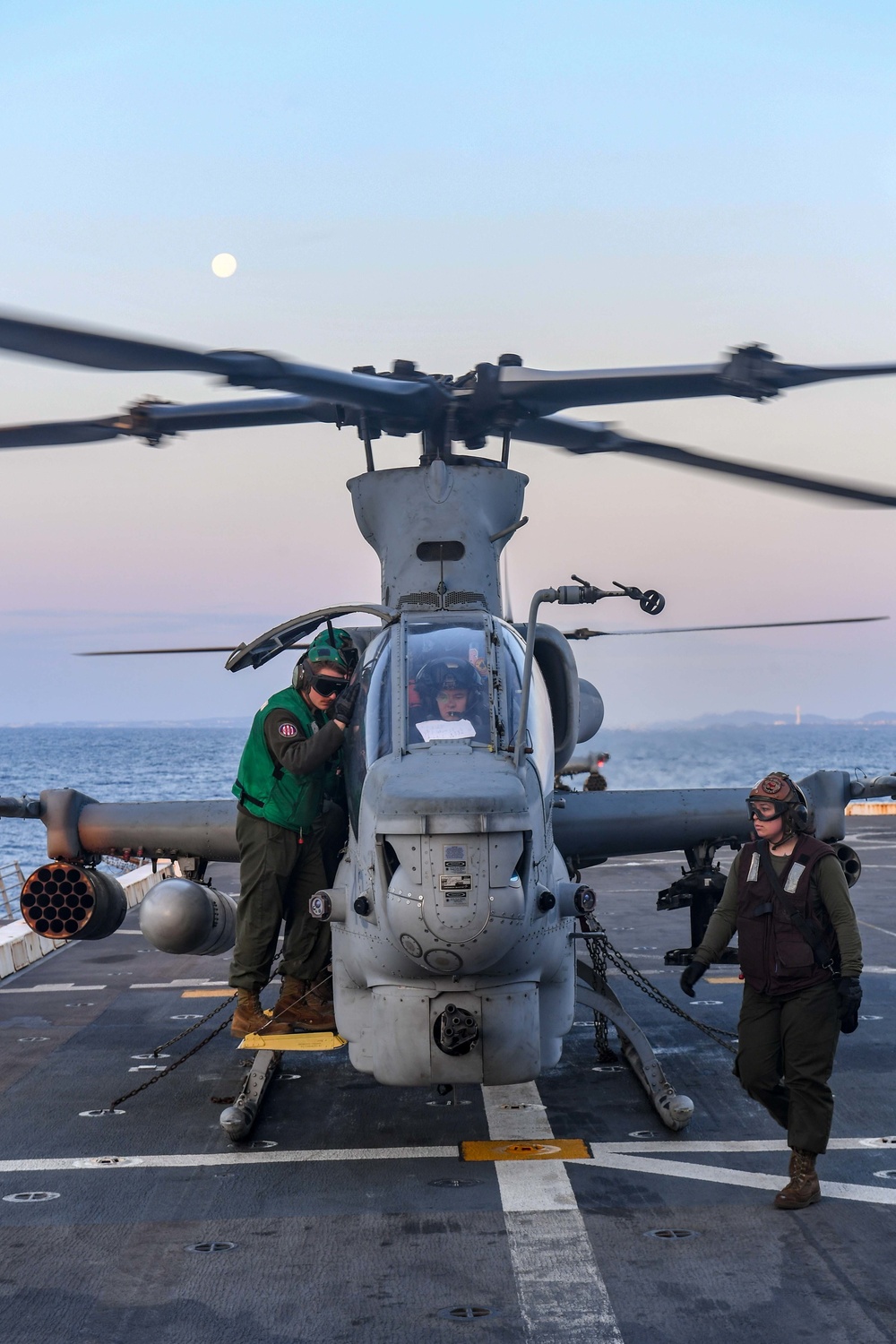 USS Green Bay (LPD 20) Conducts Flight Operations