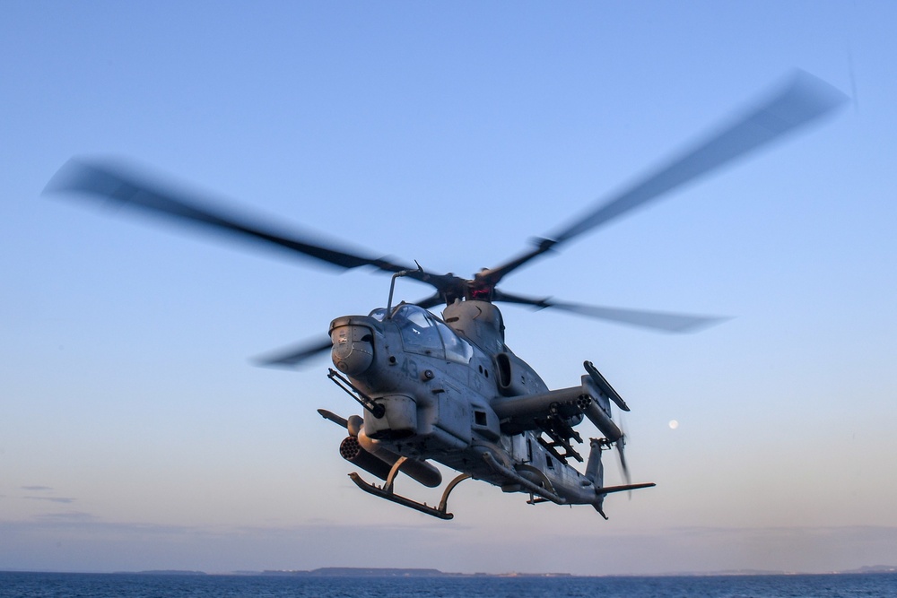 USS Green Bay (LPD 20) Conducts Flight Operations