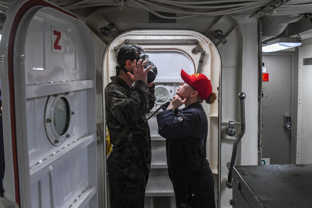 USS Green Bay (LPD 20) and 31st MEU Conduct CBR Drill