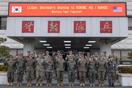 Senior U.S. and ROK Marine Corps generals meet in Republic of Korea