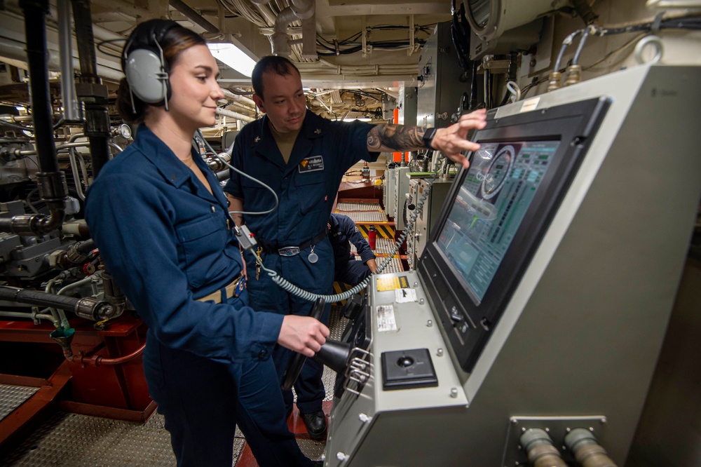 USS Paul Hamilton Strait Of Hormuz Transit