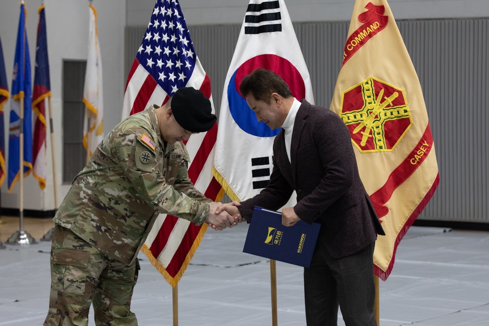 USAG Yongsan-Casey HHC Change of Command