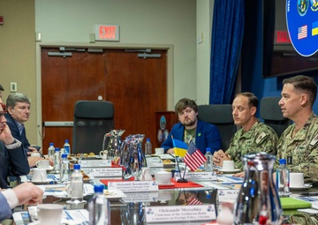 NAVCENT Hosts Ukraine Delegation for Tour of Unmanned and AI Task Force